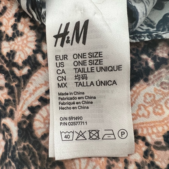 H&M Large Scarf - Picture 3 of 3